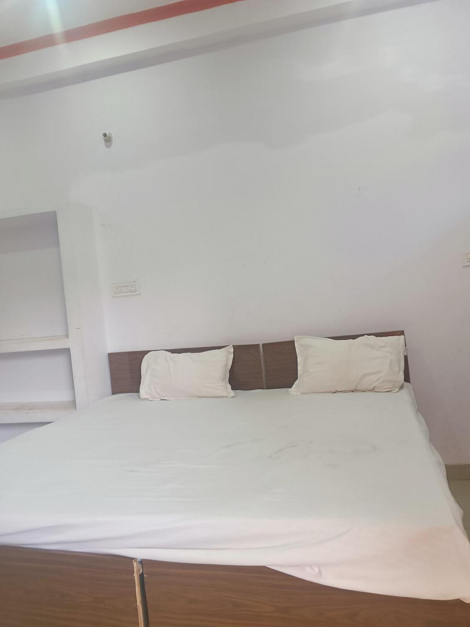 Готель La Ayodhya Residency Екстер'єр фото