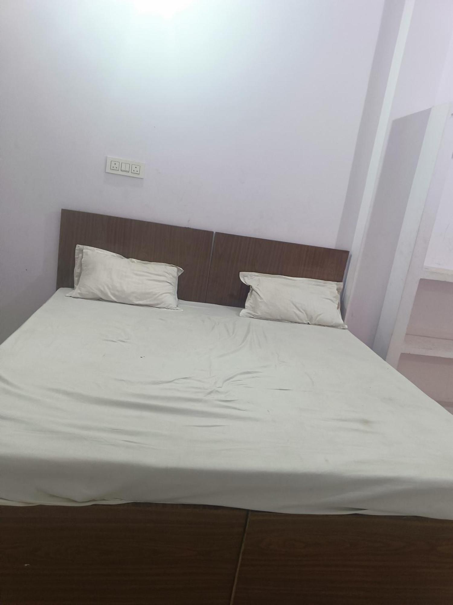 Готель La Ayodhya Residency Екстер'єр фото