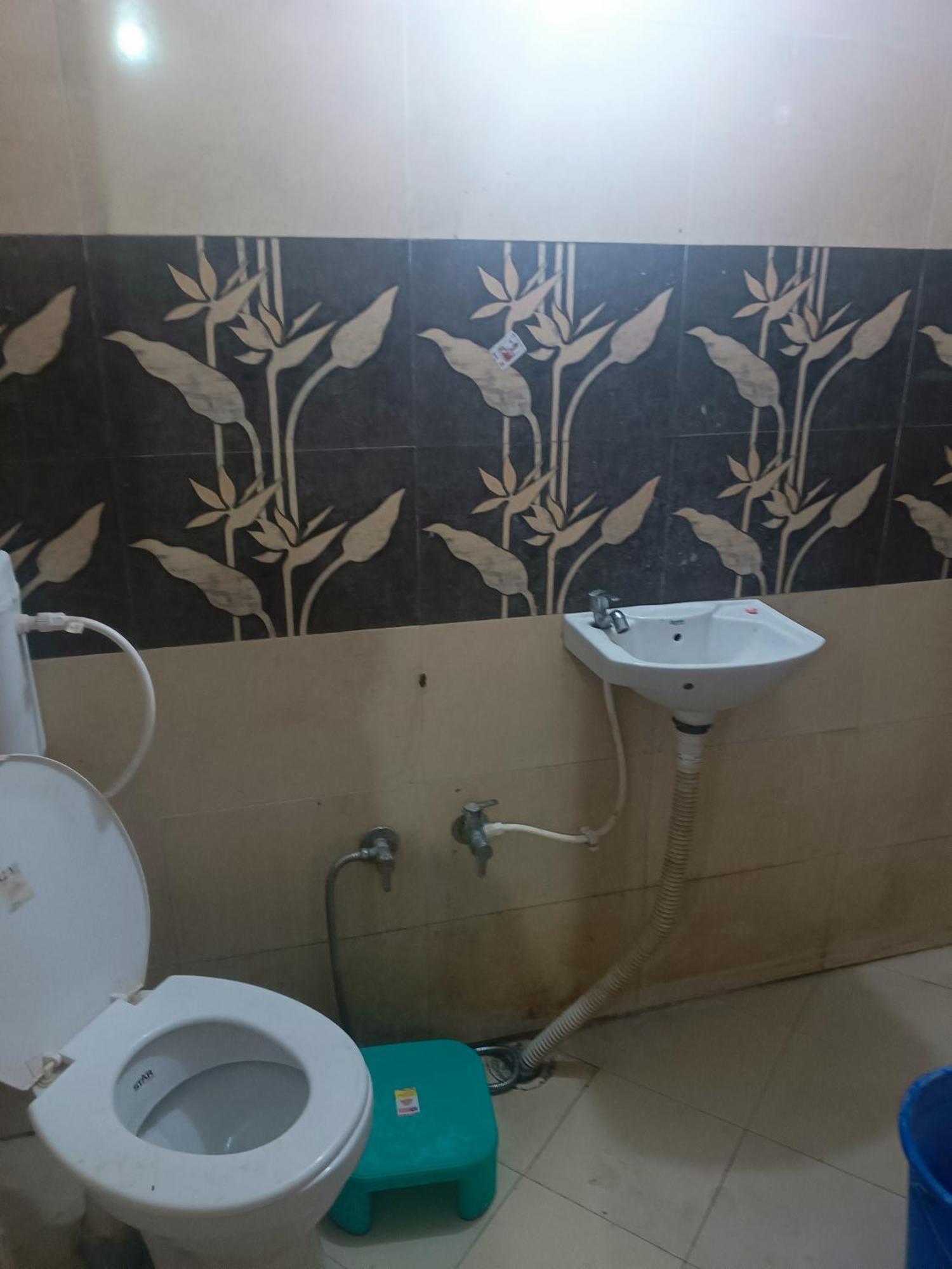 Готель La Ayodhya Residency Екстер'єр фото
