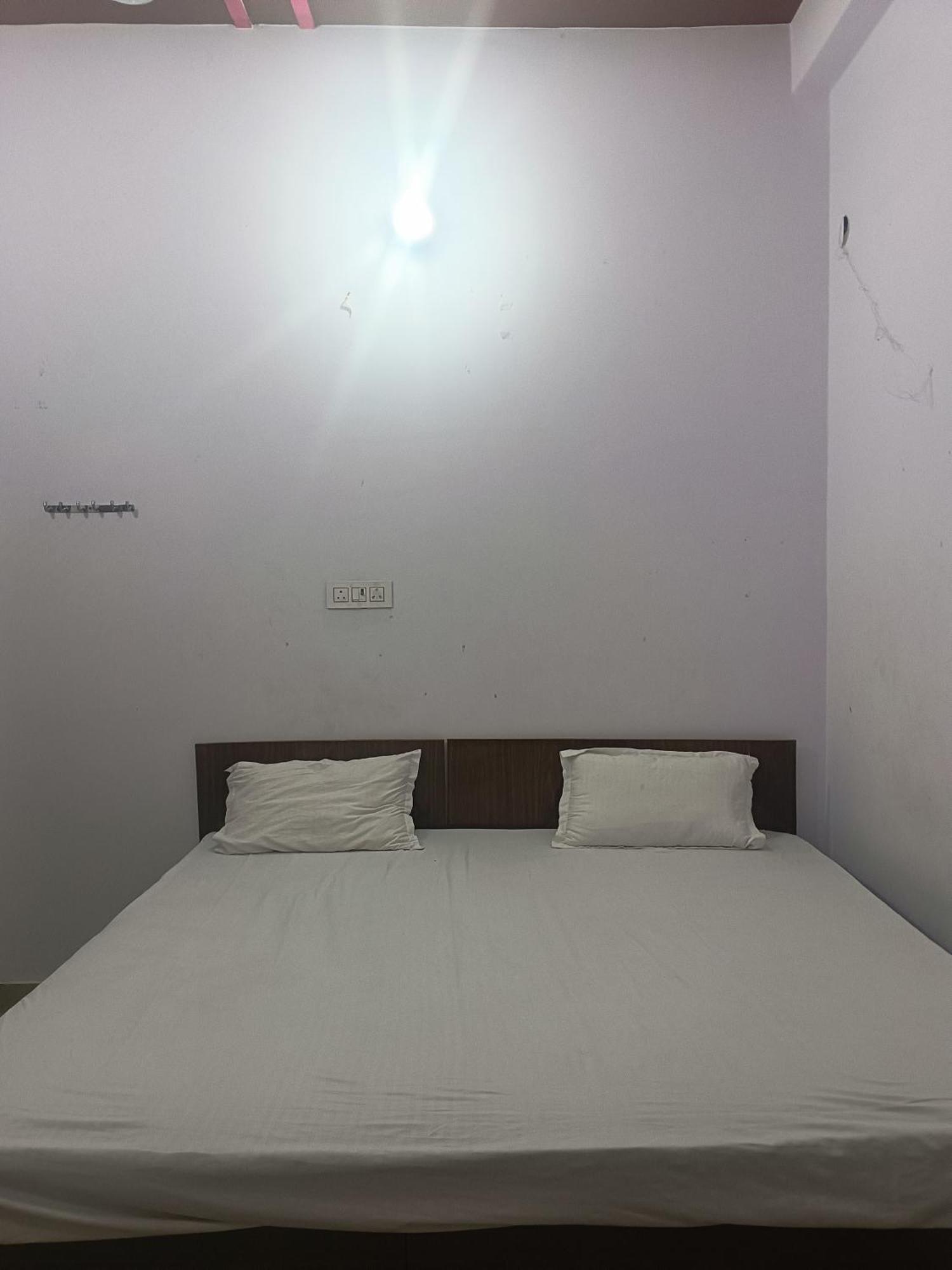 Готель La Ayodhya Residency Екстер'єр фото