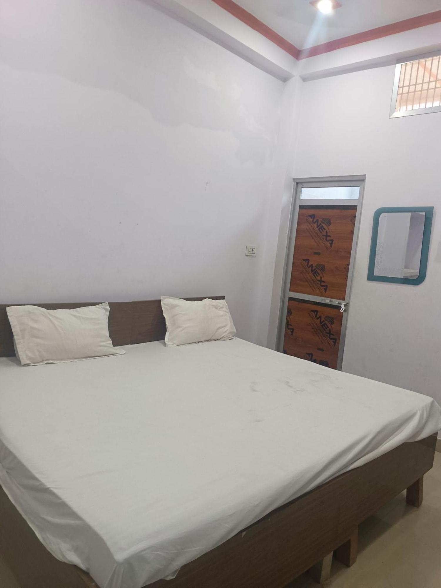 Готель La Ayodhya Residency Екстер'єр фото