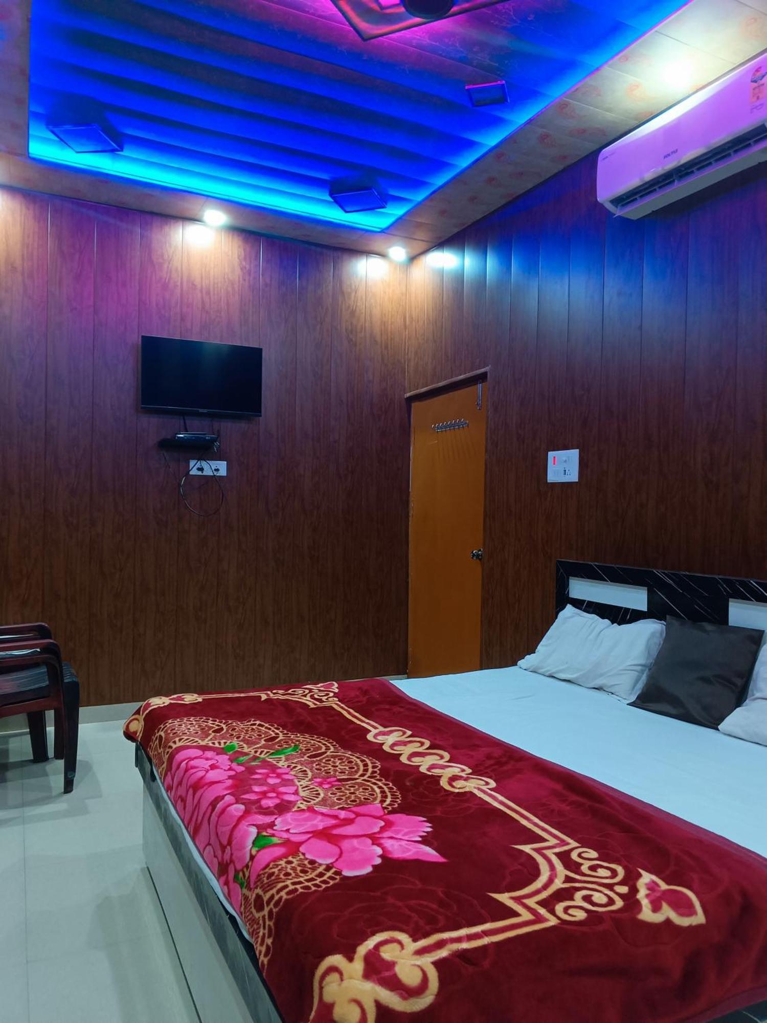 Готель La Ayodhya Residency Екстер'єр фото