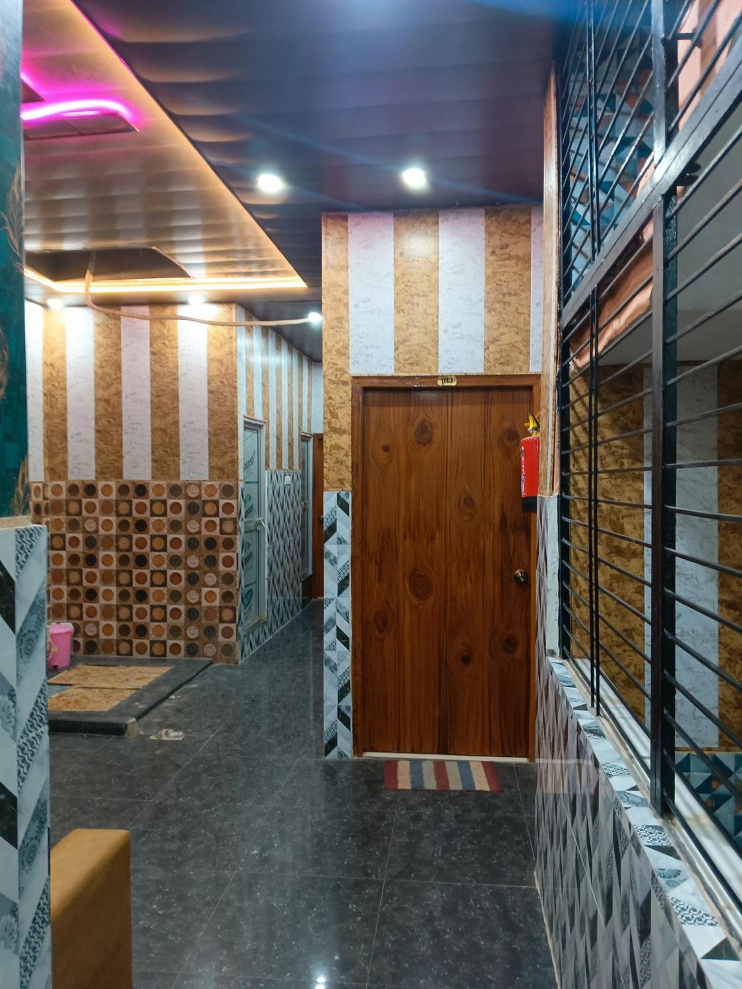 Готель La Ayodhya Residency Екстер'єр фото