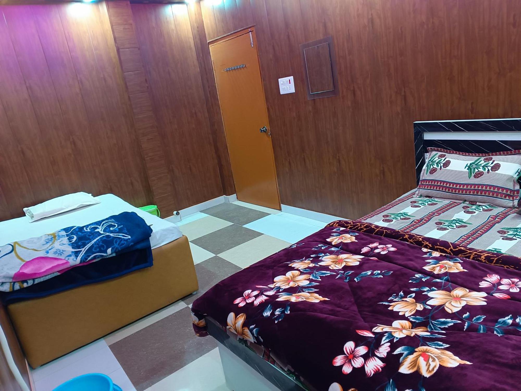 Готель La Ayodhya Residency Екстер'єр фото