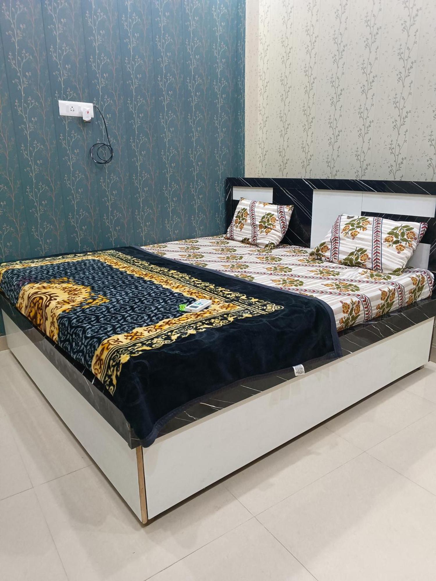 Готель La Ayodhya Residency Екстер'єр фото